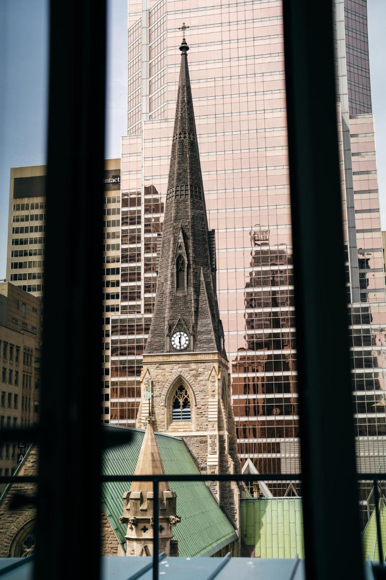Hotel Birks مونتريال المظهر الخارجي الصورة The bell tower of St Andrew's Church, Perth