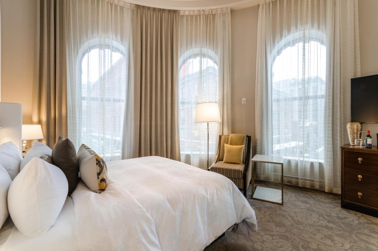 Hotel Birks مونتريال المظهر الخارجي الصورة A bedroom at the hotel