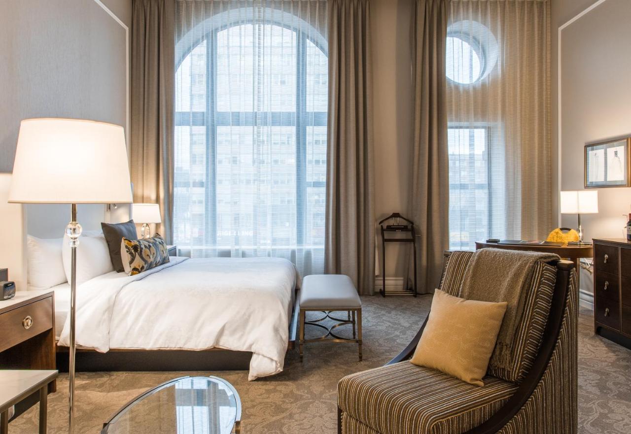 Hotel Birks مونتريال المظهر الخارجي الصورة A bedroom at the hotel