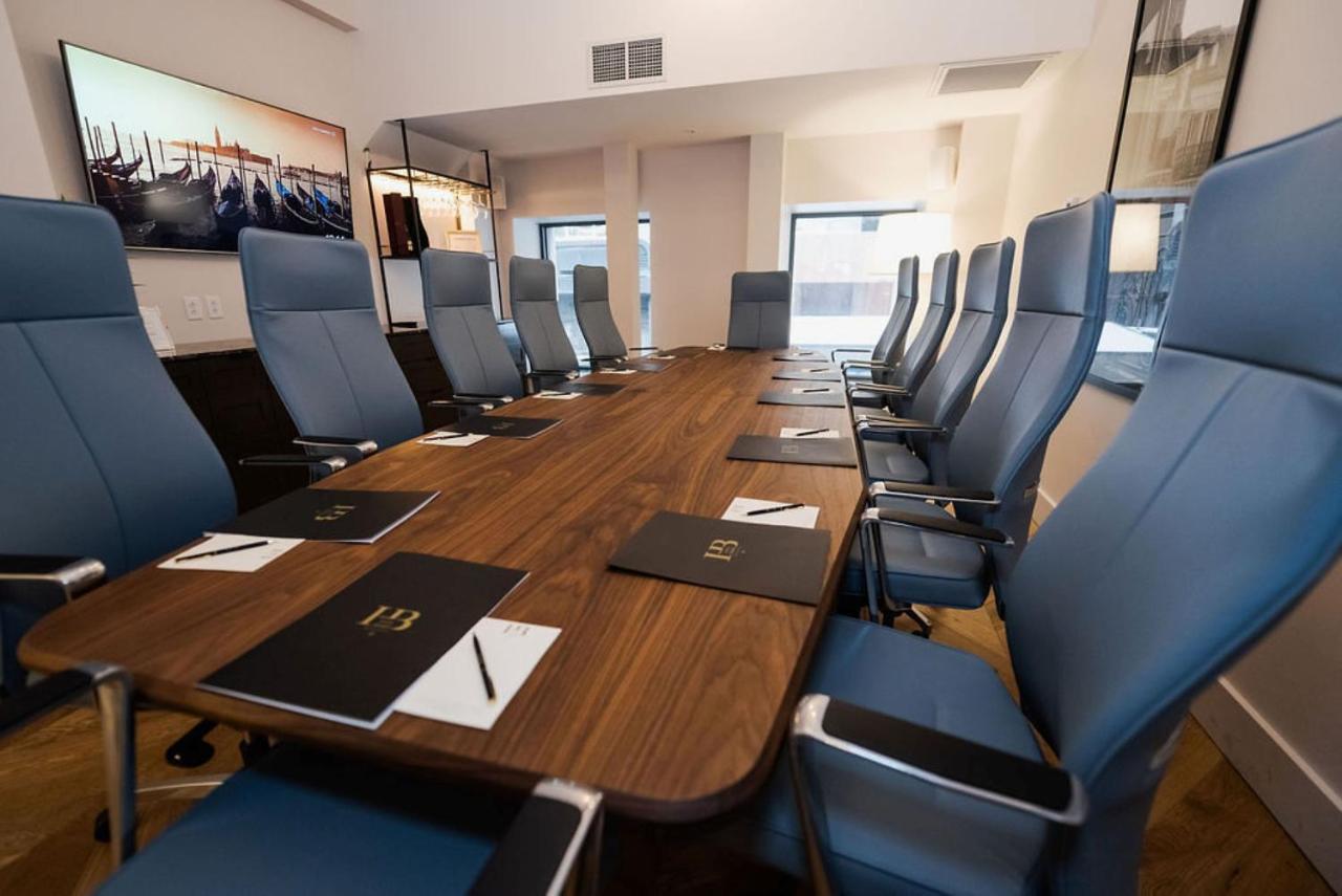 Hotel Birks مونتريال المظهر الخارجي الصورة The boardroom at the headquarters of the European Anti-fraud Organisation